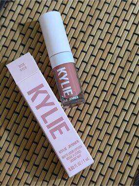 Kylie Cosmetics Matte Liquid Lipstick - 808 Kylie Nude Pink
